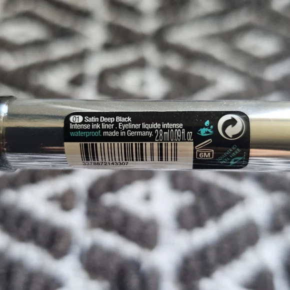 SEPHORA COLLECTION Intense Felt-Tip 12HR Liquid Waterproof Eyeliner 01Deep Black - Picture 14 of 16
